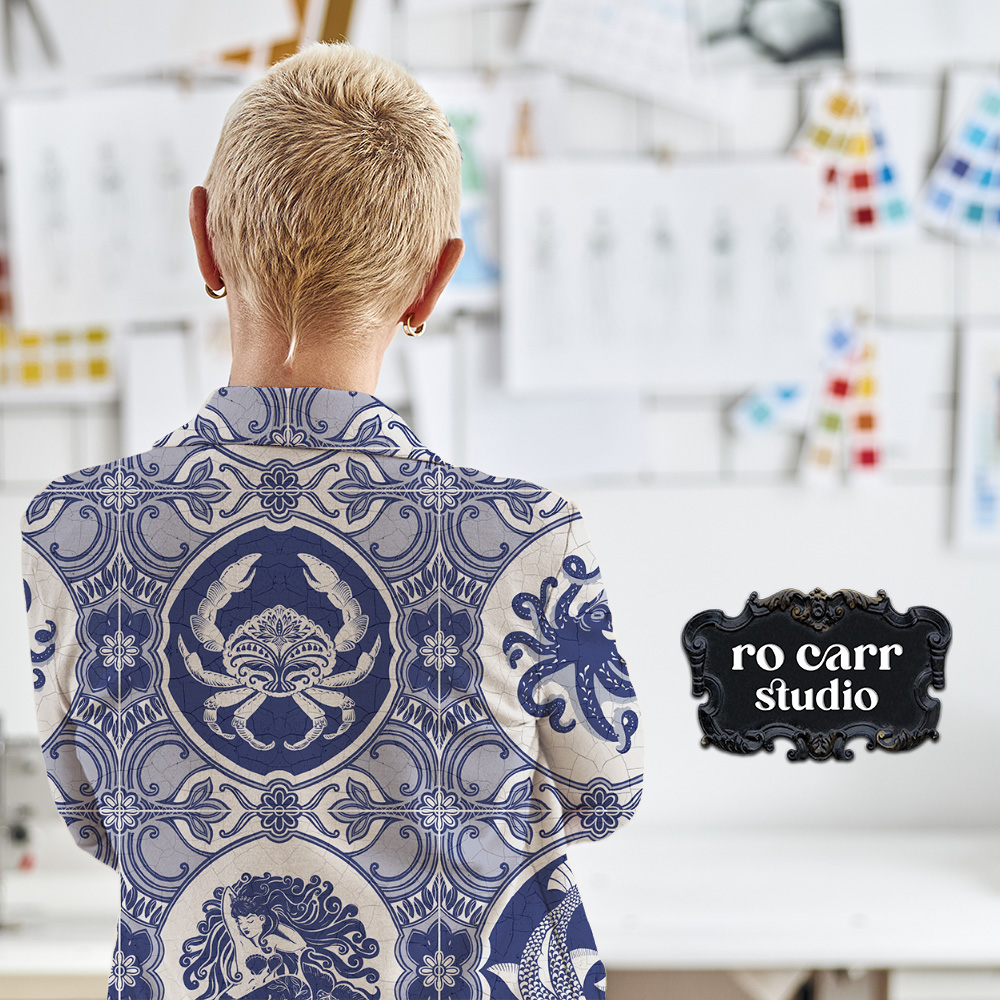 Woman in an art studio seen from the back, wearing a denim jacket printed with the dubbel dutch pattern.